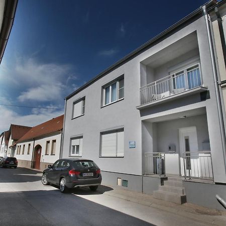 Zentrum 2 Moerbisch 몰비슈암시 외부 사진